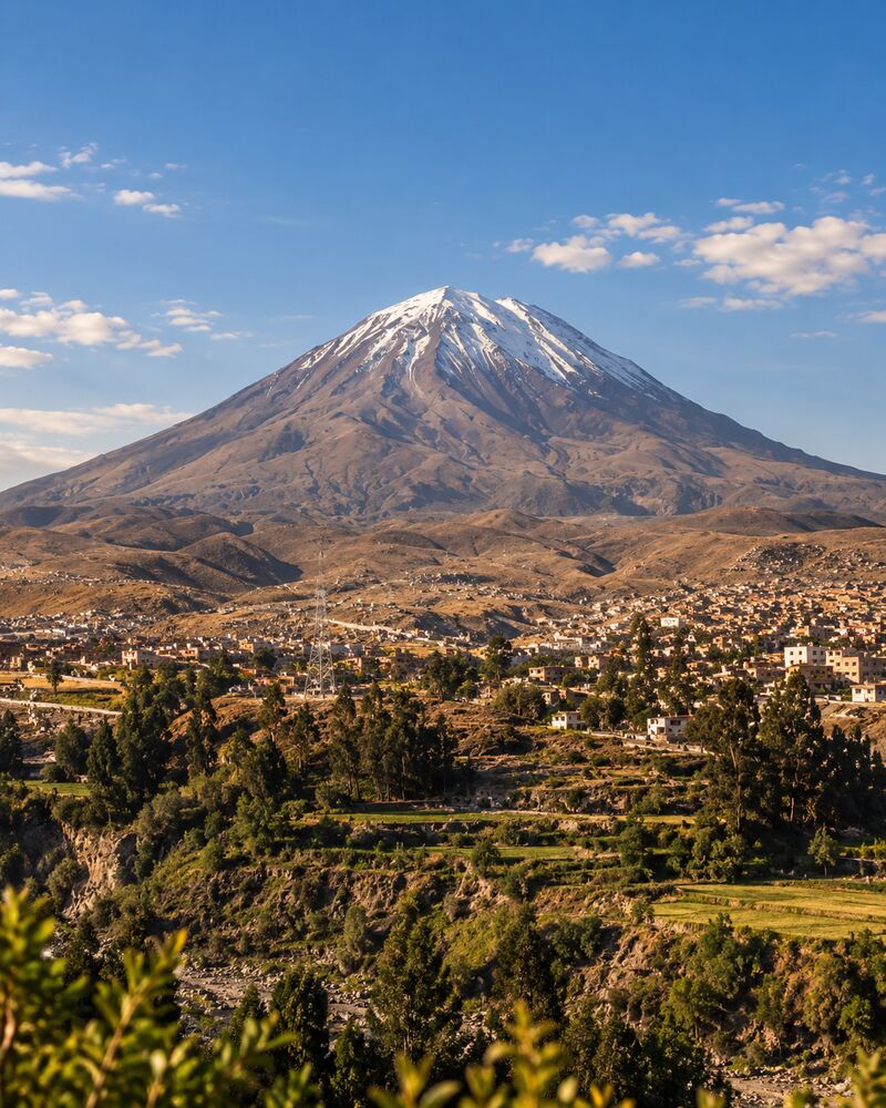 Vista del volcán Misti desde Arequipa
